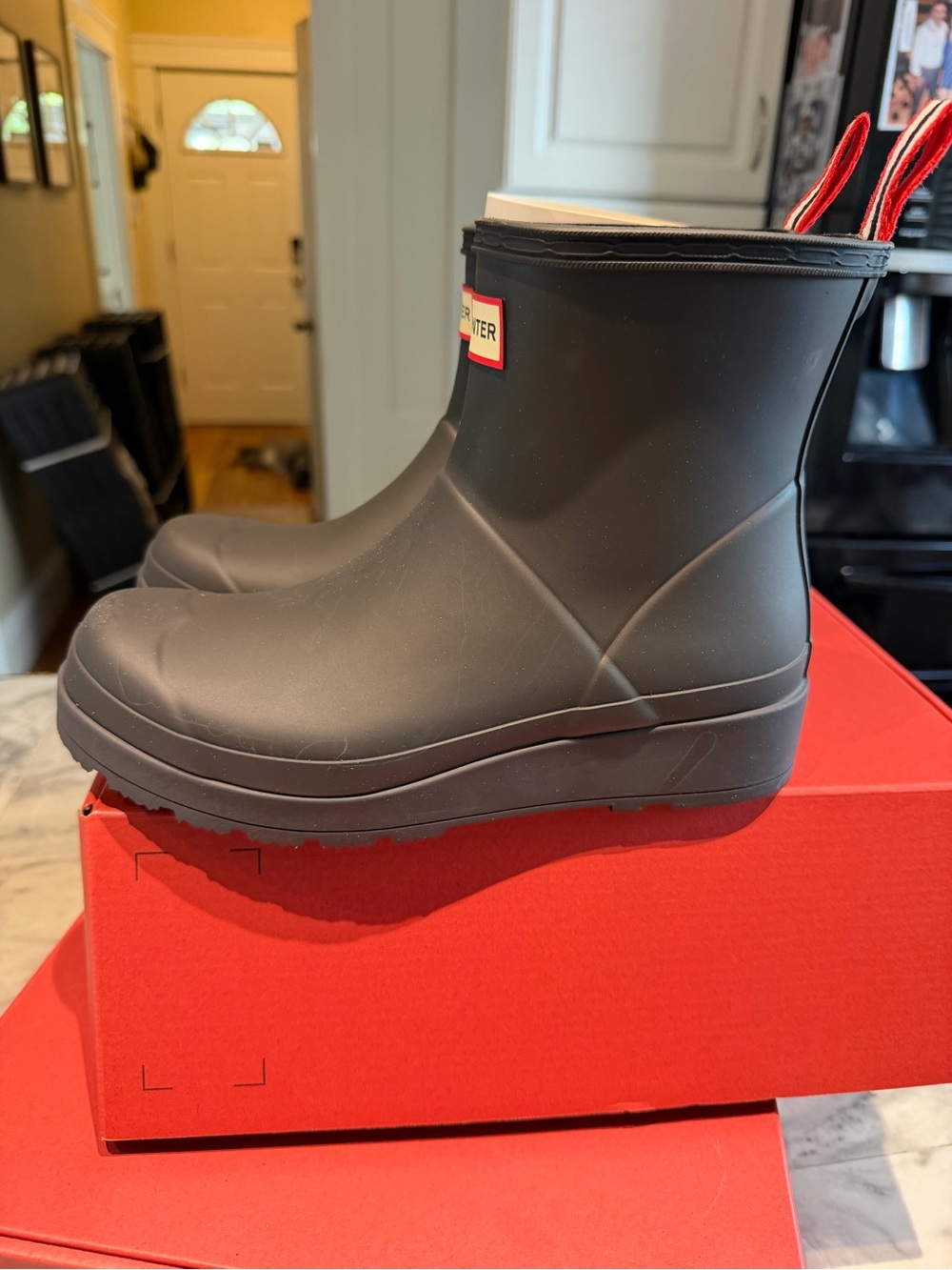 Hunter Black Short Women’s Rain Boots - Picture 4 of 9